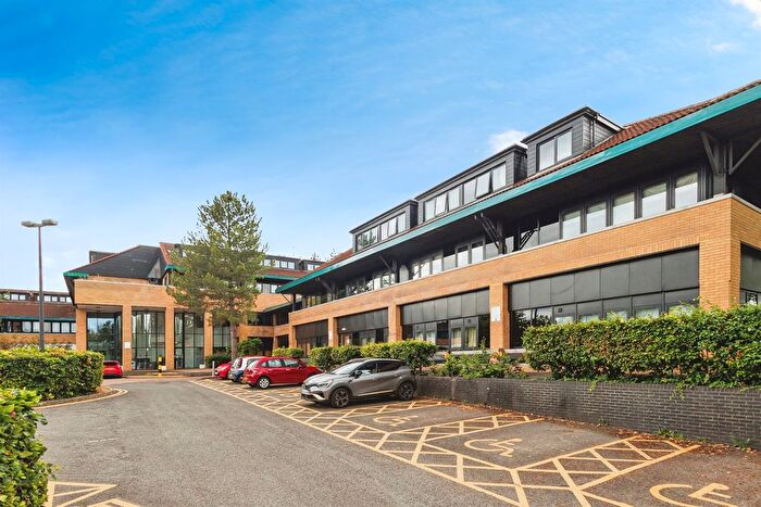 2 Bedroom Flat For Sale In Whitchurch Lane, Bristol, BS14