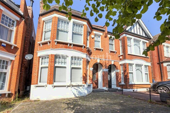 4 Bedroom Detached House To Rent In Lakeside Road, London, N13