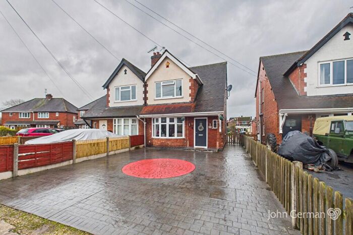 3 Bedroom Semi Detached House For Sale In Lansdowne Road, Branston, DE14