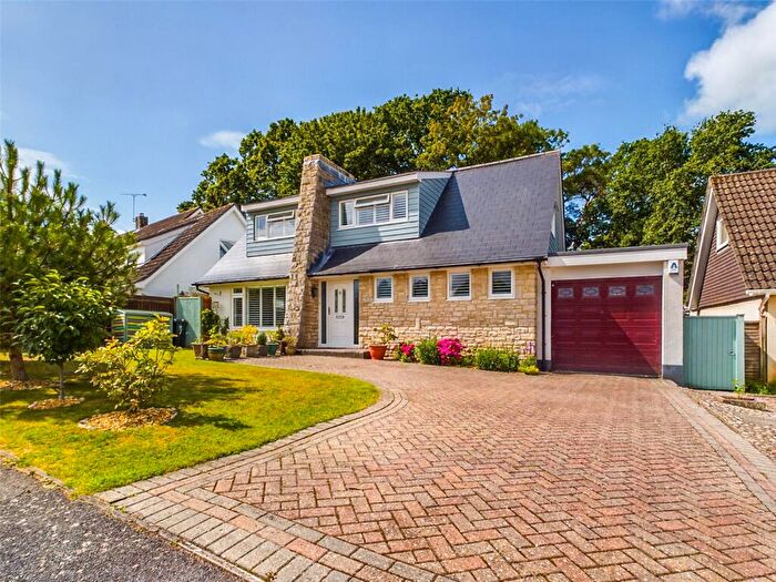 4 Bedroom Detached House For Sale In Knightwood Close, Highcliffe, Dorset, BH23