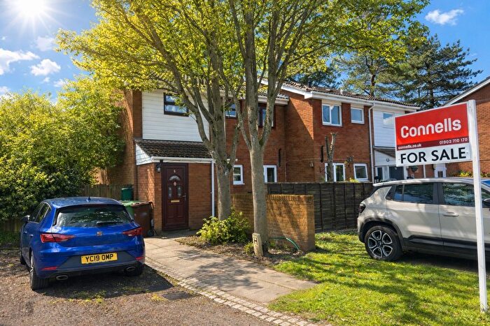 2 Bedroom Maisonette For Sale In Chaldon Close, Pendeford, Wolverhampton, WV9