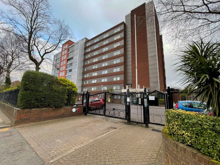 2 Bedroom Flat To Rent In Madison Apartments, Manchester, M16