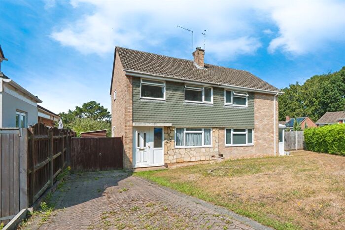 3 Bedroom Semi-Detached House For Sale In Petworth Gardens, Southampton, SO16
