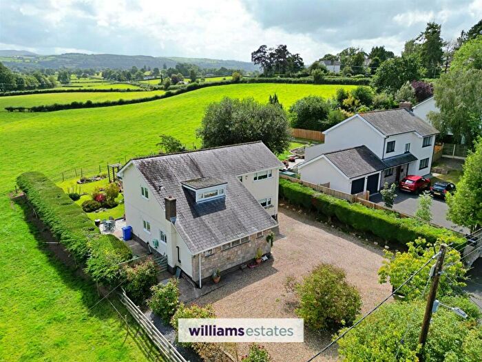 4 Bedroom Detached House For Sale In Cwr Y Llan Llanfair Dyffryn Clwyd, LL15