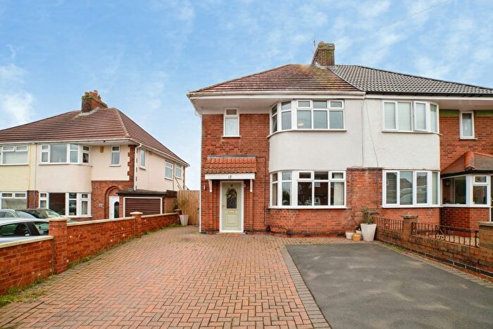 3 Bedroom Semi Detached House For Sale In Hermitage Avenue, Mansfield, Nottinghamshire, NG18