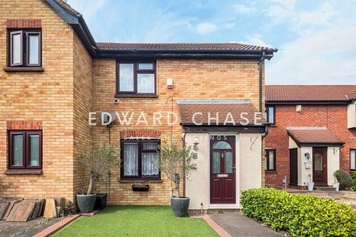 4 Bedroom Terraced House To Rent In Trafford Close, Hainault, IG6