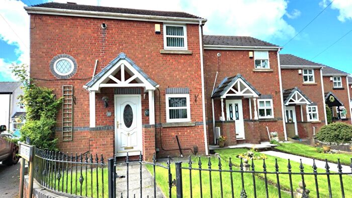 2 Bedroom Town House To Rent In School Street, Westhoughton, Bolton, BL5