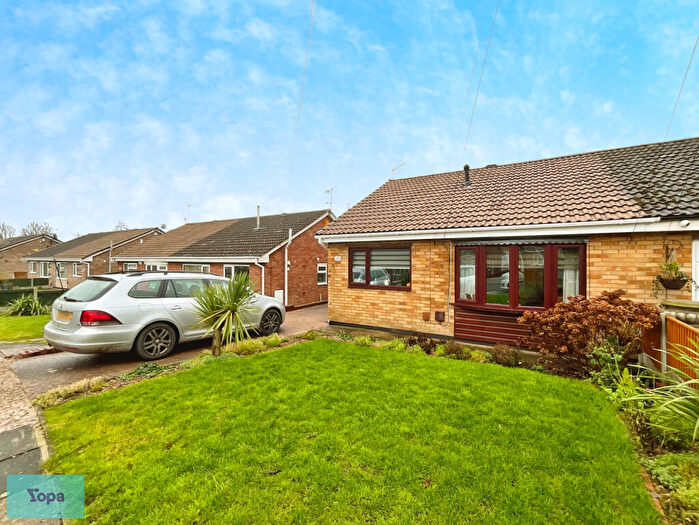 2 Bedroom Semi-Detached Bungalow For Sale In Horninglow Close, Cantley, Doncaster, DN4