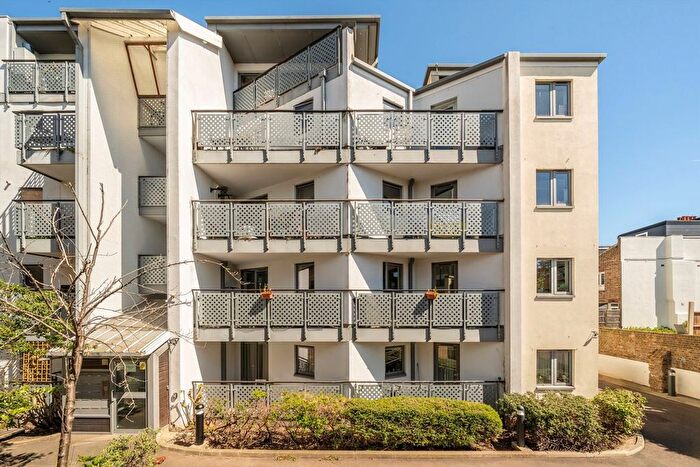 2 Bedroom Flat To Rent In Peckham Rye, Peckham, SE15