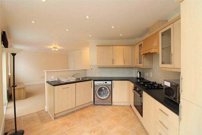 2 Bedroom Apartment To Rent In Shillingford Close, London, NW7