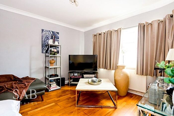 3 Bedroom Semi-Detached House To Rent In Middleton Avenue, Greenford, UB6