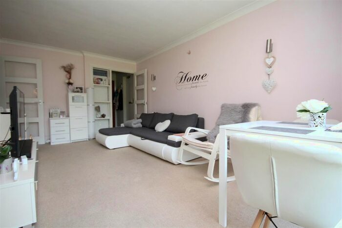 1 Bedroom Property To Rent In Upper Edgeborough Road, Guildford, GU1