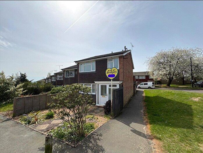 3 Bedroom End Of Terrace House To Rent In Brougham Place, Farnham, Surrey, GU9