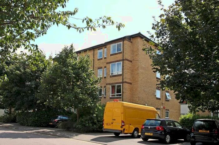 1 Bedroom Flat To Rent In Chaucer Drive, London, SE1