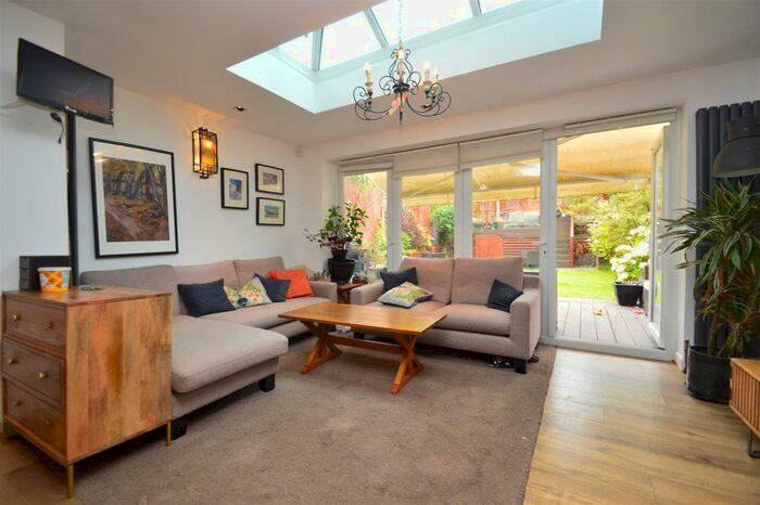 5 Bedroom Semi-Detached House To Rent In Tryfan Close, Redbridge, IG4