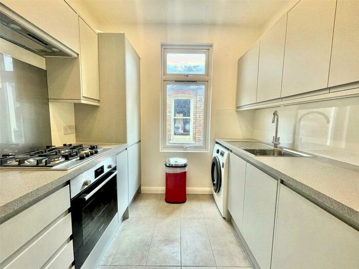 2 Bedroom Apartment To Rent In Elvendon Road, London, N13