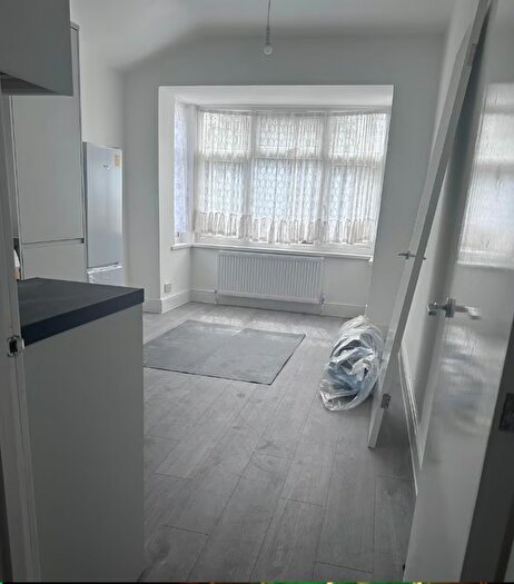 2 Bedroom Flat To Rent In Green Street, East Ham, Upton Park, Barking Road, E13
