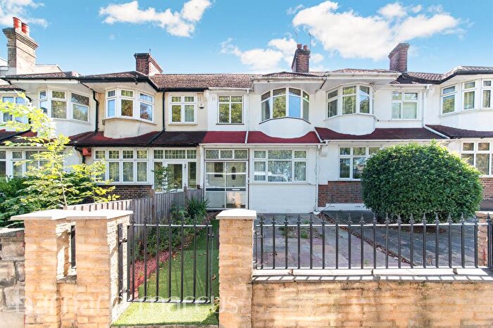 3 Bedroom Terraced House For Sale In Woodside Green, London, SE25