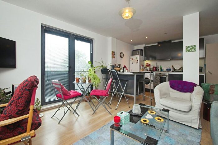 2 Bedroom Flat For Sale In Galleon Way, Cardiff, South Glamorgan, CF10