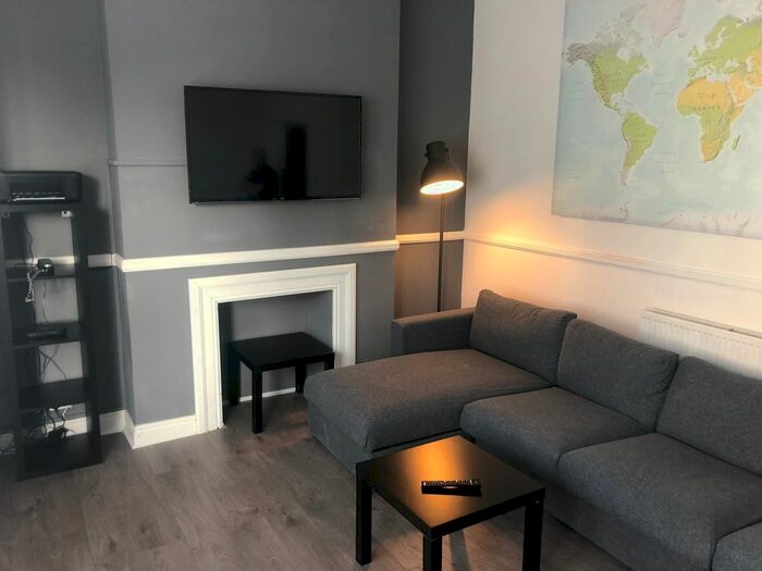 6 Bedroom Property To Rent In Wordsworth Avenue, Roath, Cardiff, CF24