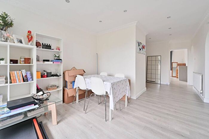 3 Bedroom Flat To Rent In Stratford Road, Watford, WD17