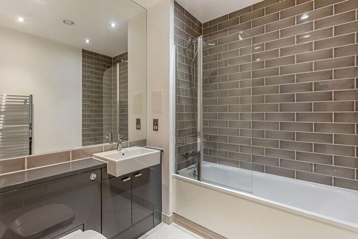 2 Bedroom Flat For Sale In Lock Side Way, London, E16