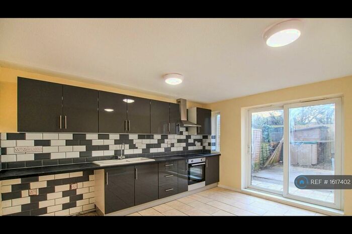 4 Bedroom Terraced House To Rent In Helford Place, Fishermead, Milton Keynes, MK6