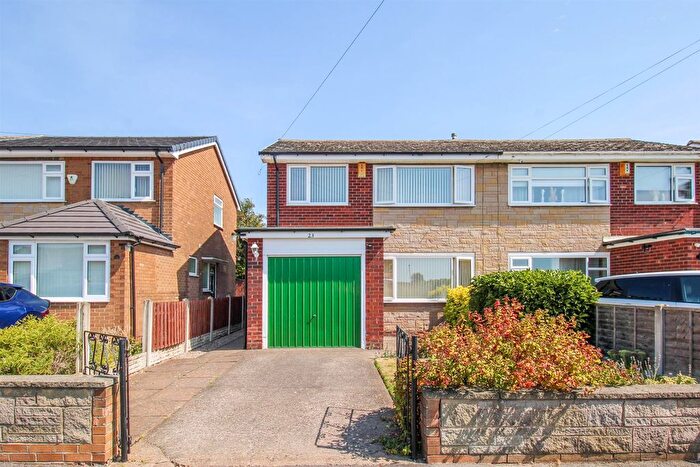 3 Bedroom Semi Detached House For Sale In Castle Syke View, Pontefract, WF8