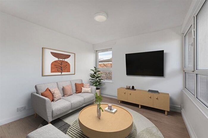 2 Bedroom Flat To Rent In Columbia Point, Canada Water, SE16