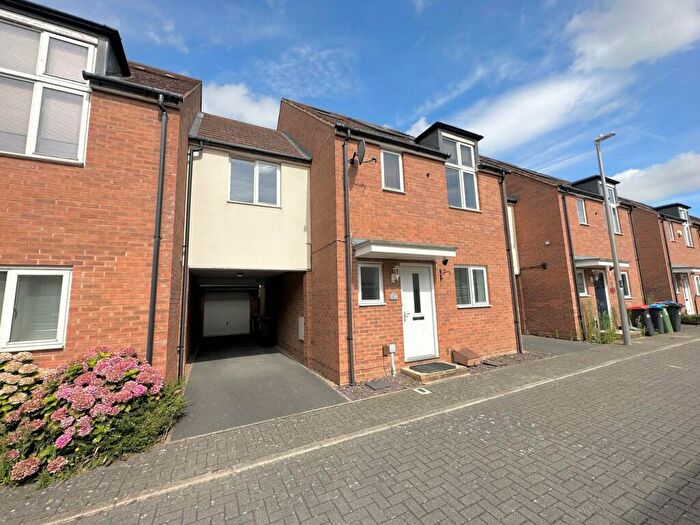 4 Bedroom Link Detached House To Rent In Swithland, Broughton, Milton Keynes, MK10