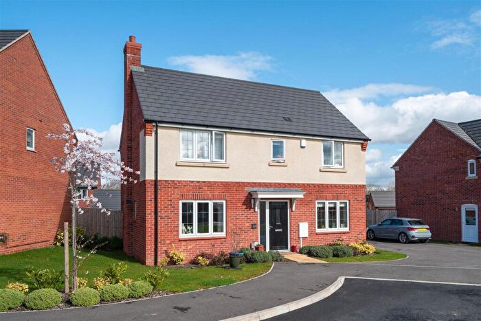 4 Bedroom Detached House To Rent In Hawkshead Way, Chesterfield, S41