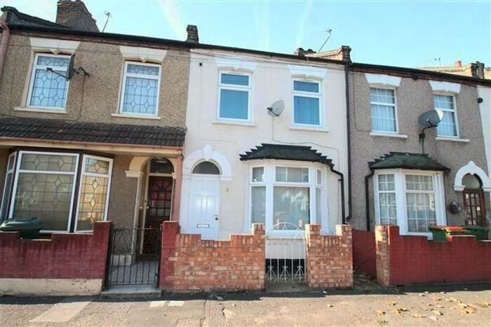 5 Bedroom Detached House To Rent In Adine Road, Plaistow, Canning Town, London E13