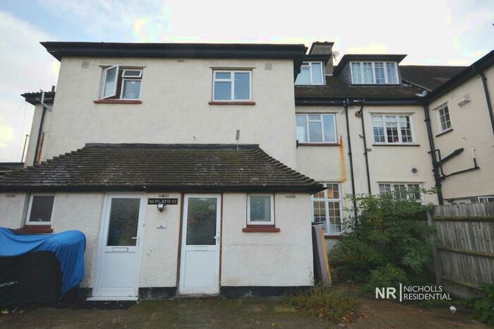 3 Bedroom Maisonette To Rent In Waterloo Road, Epsom, Surrey., KT19
