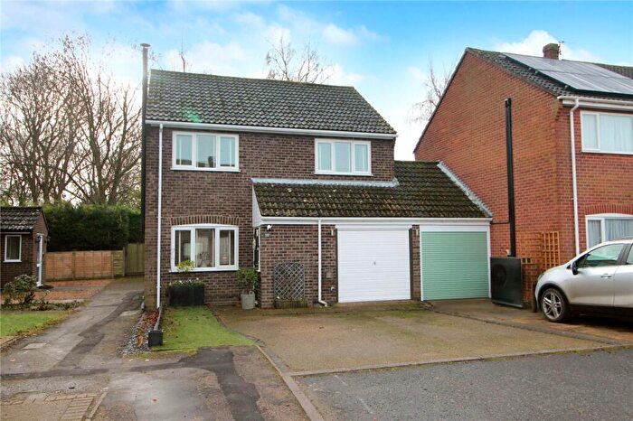 3 Bedroom Link Detached House For Sale In Burgess Way, Brooke, Norwich, Norfolk, NR15