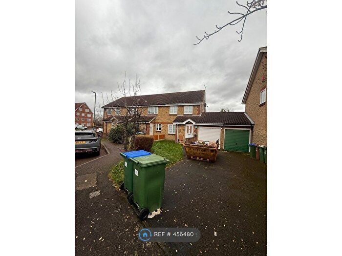 3 Bedroom Semi-Detached House To Rent In Canada Road, Erith, DA8