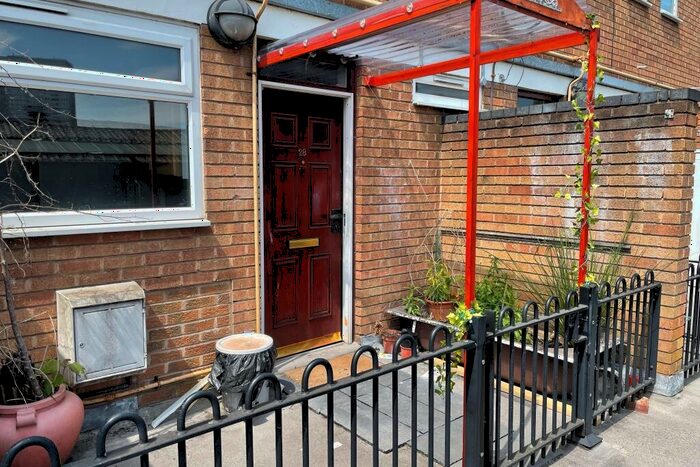 2 Bedroom Flat To Rent In Horton Square, Birmingham, B12