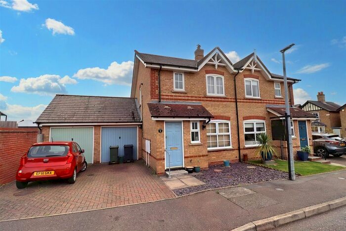 3 Bedroom Semi-Detached House To Rent In Maltings View, Braintree, CM7