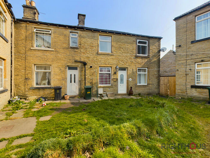 Houses for sale & to rent in BD12 7AX, Albert Terrace, Wyke Bradford