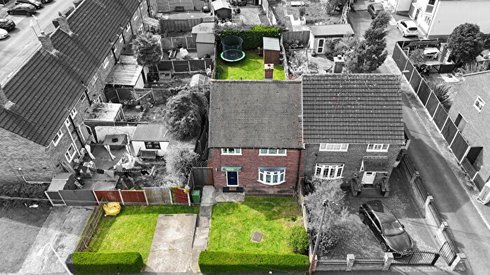 3 Bedroom End Of Terrace House For Sale In Broseley Road, Romford, RM3