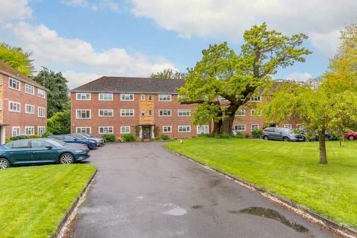 2 Bedroom Flat To Rent In Virginia Water, Surrey, GU25