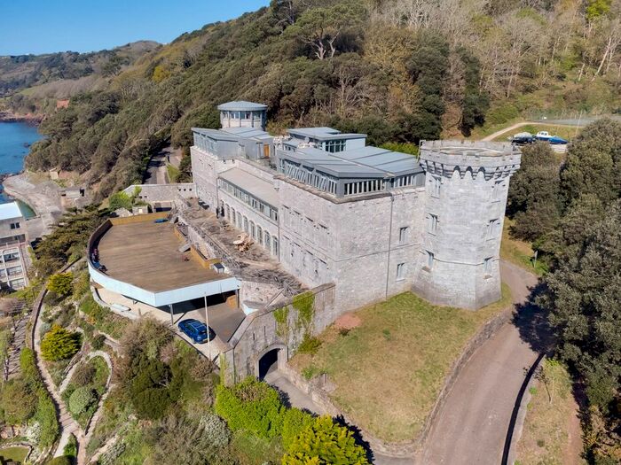 4 Bedroom Flat For Sale In Maker, Torpoint, PL10