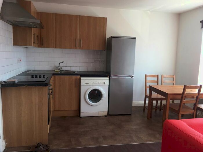 1 Bedroom Flat To Rent In Green Lane, Ilford, IG1