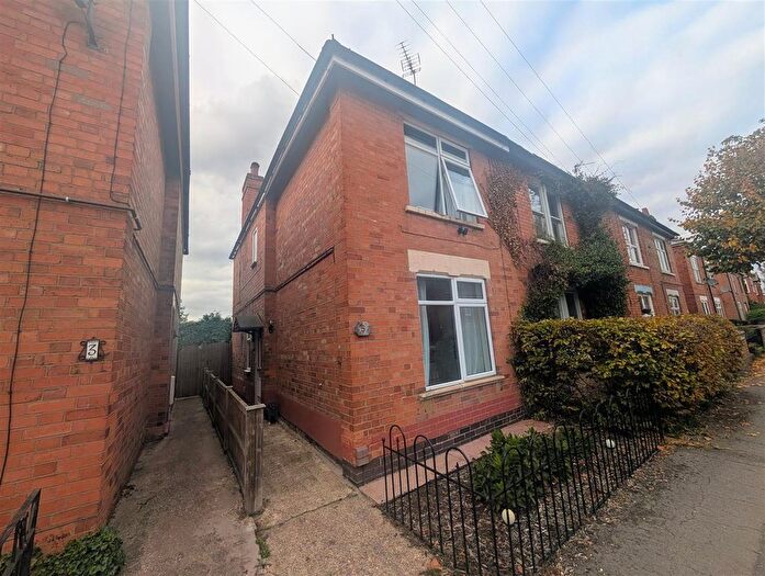 3 Bedroom Semi-Detached House For Sale In Lawrence Street, Newark, NG24