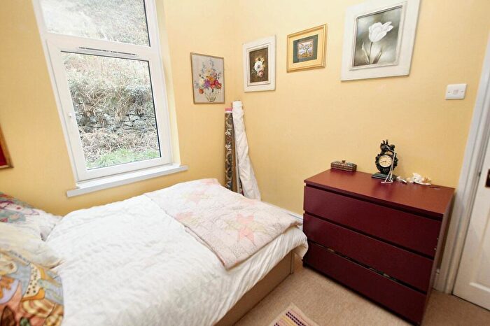3 Bedroom End Of Terrace House For Sale In Knowlwood Road, Todmorden, OL14