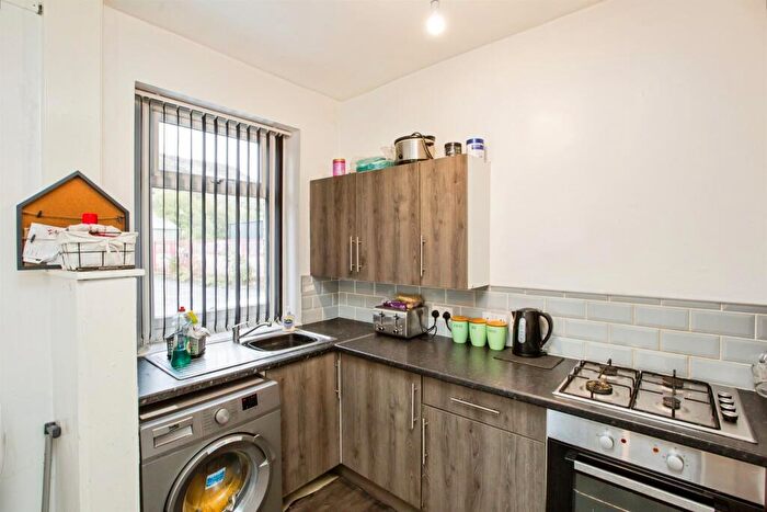 4 Bedroom End Of Terrace House For Sale In Shay Lane, Halifax, HX2