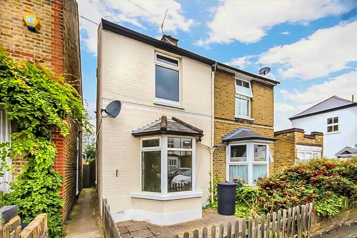 2 Bedroom Property To Rent In Milton Road, Hampton, TW12