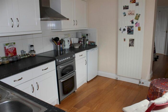 1 Bedroom Flat To Rent In St. Judes Road, Englefield Green, Egham, TW20