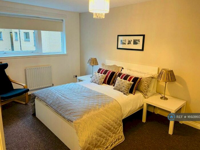 3 Bedroom Flat To Rent In Cooperswell Street, Glasgow, G11