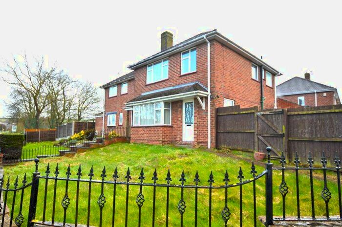 3 Bedroom Semi-Detached House To Rent In Excellent Size Home - Double Garage To Rear, NG31