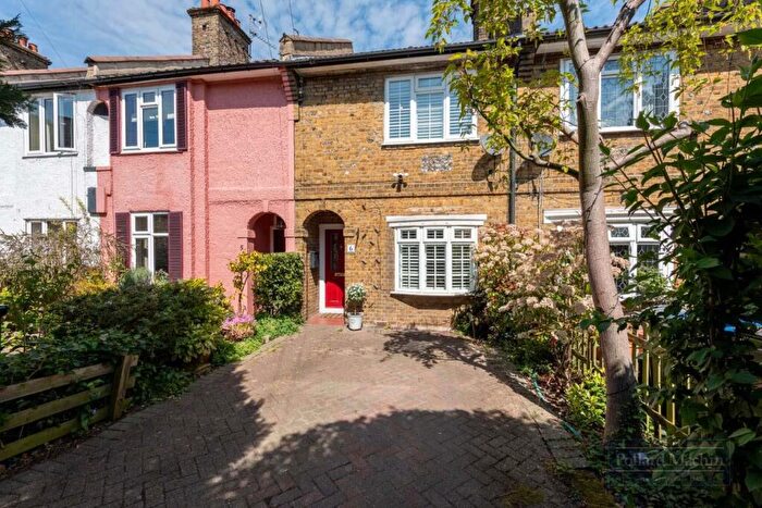 2 Bedroom Terraced House For Sale In Drovers Road, South Croydon, CR2